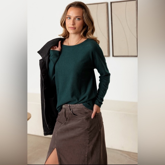 New Cherish Crew Neck Long Sleeve Soft Cozy Hunter Green Color Top - Picture 1 of 6